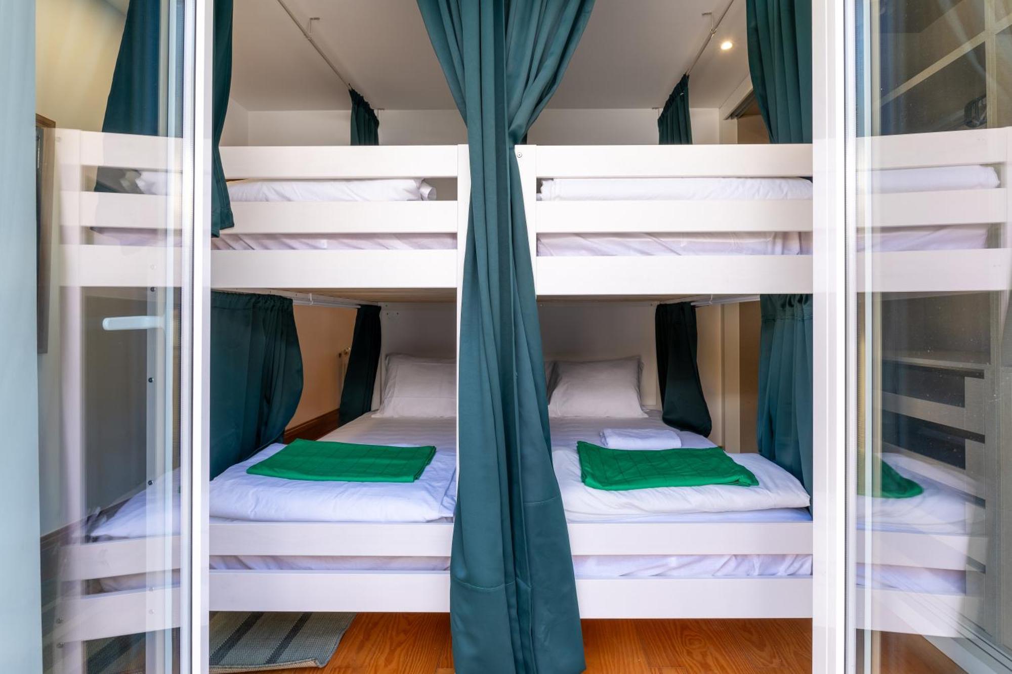 Cozy Nest Hostel Porto Eksteriør billede