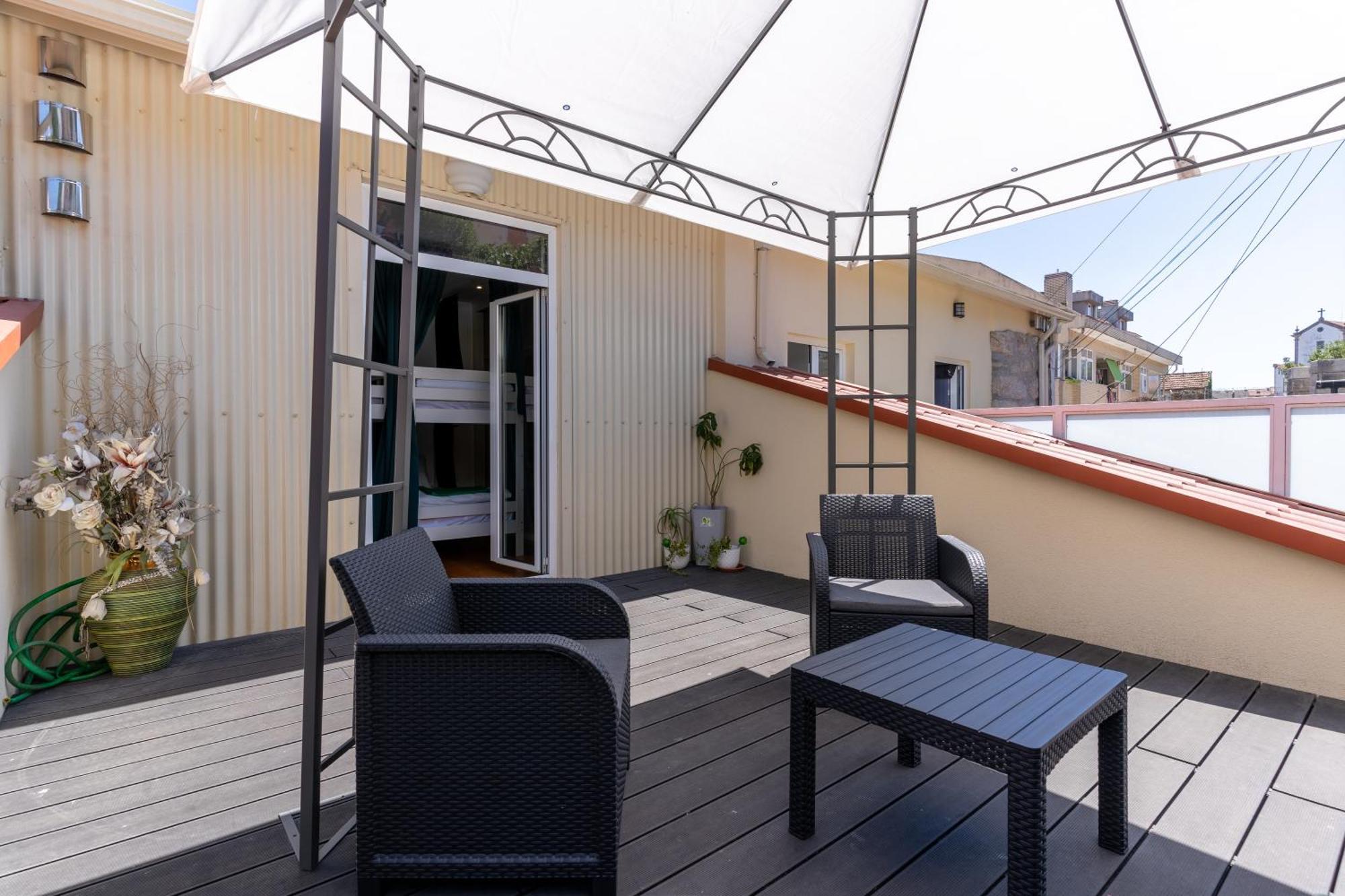 Cozy Nest Hostel Porto Eksteriør billede